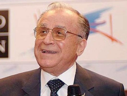 Iliescu îl face 